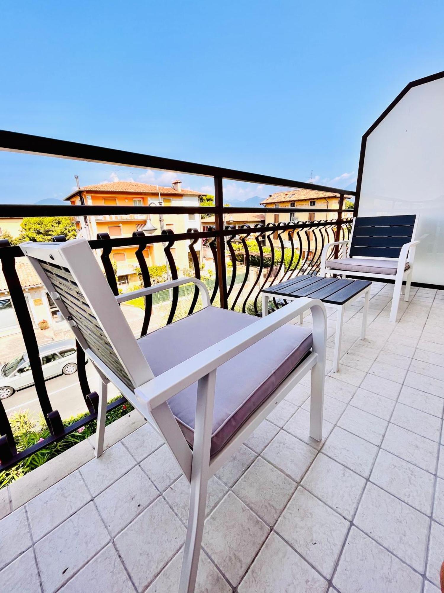 Berengario Suites Torri Del Benaco Exterior foto